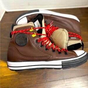 Chuck All Stars / Brown High-Top Sneakers with Red Laces